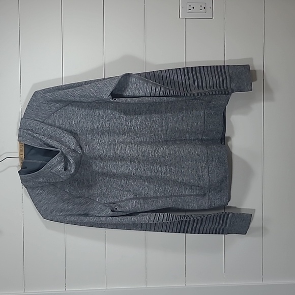 Brooks Jacket Women's Medium Full Zip Grey Run Happy Hooded Activewear Jacket - Picture 3 of 9